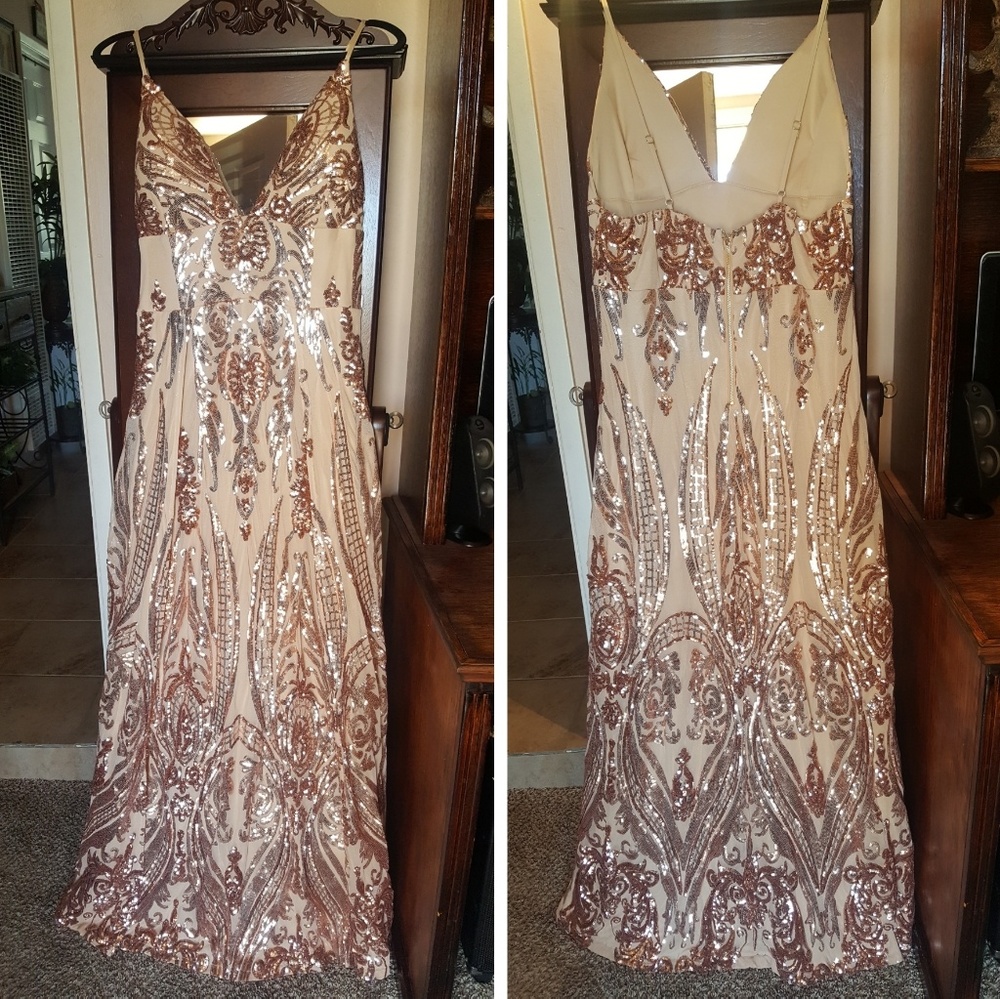 🔥SOLD🔥SOLD🔥Gorgeous Rose Gold Sequin Dress